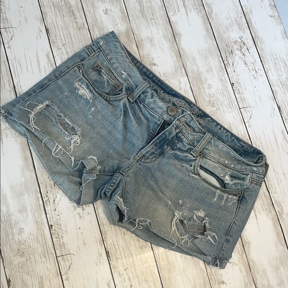 American Eagle 🦅 Outfitters Distressed Denim Women Shorts Size 8 - Picture 2 of 10